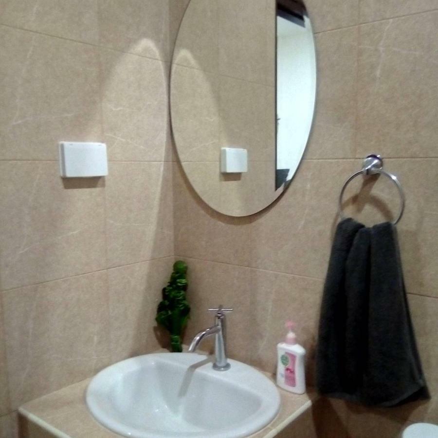SUNRAY Guesthouse สุนันท์บ้านพักริมคลอง Uthai Thani Eksteriør billede