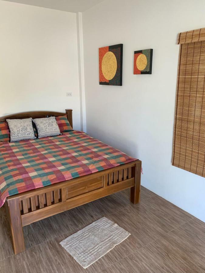 SUNRAY Guesthouse สุนันท์บ้านพักริมคลอง Uthai Thani Eksteriør billede