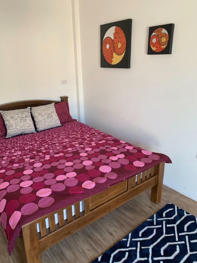 SUNRAY Guesthouse สุนันท์บ้านพักริมคลอง Uthai Thani Eksteriør billede