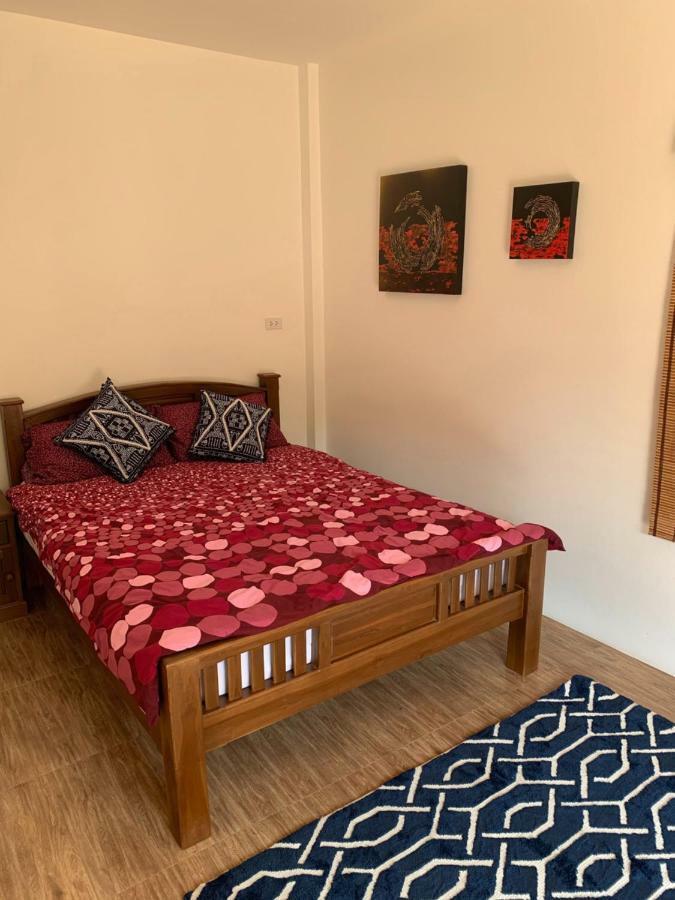 SUNRAY Guesthouse สุนันท์บ้านพักริมคลอง Uthai Thani Eksteriør billede