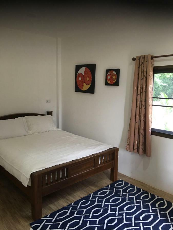 SUNRAY Guesthouse สุนันท์บ้านพักริมคลอง Uthai Thani Eksteriør billede